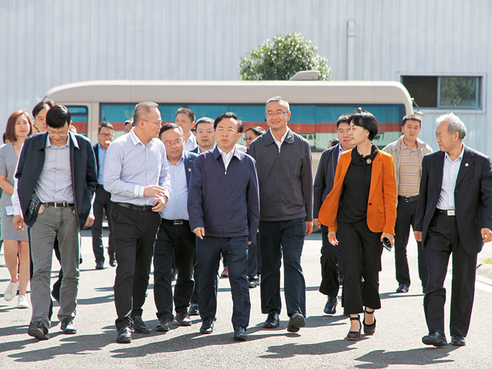  2018年成都市委常委、常务副市长谢瑞武带队莅临ky开元_开元（中国）股份，实地调研内嵌式中低速磁浮系统